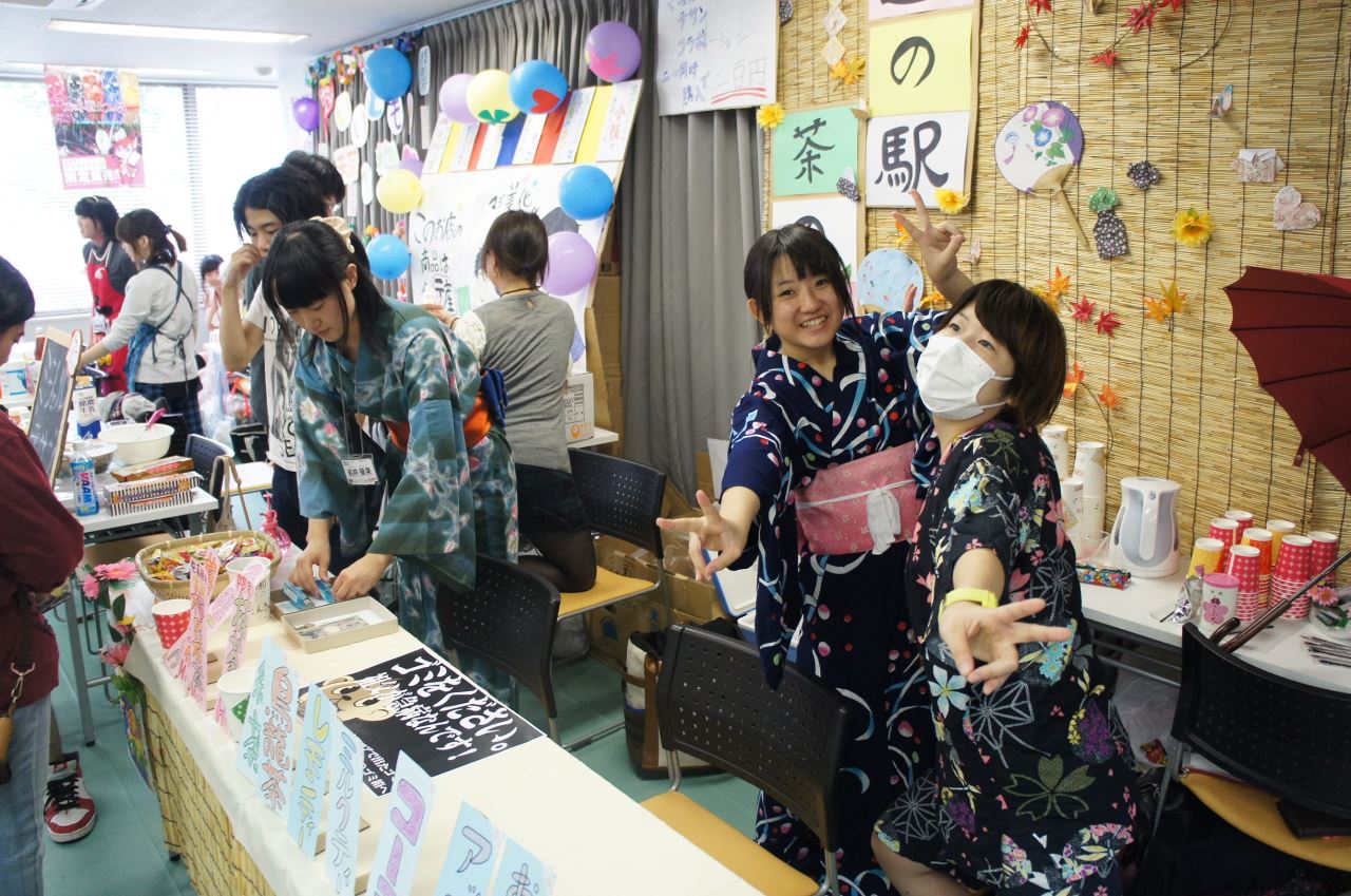 各種展示、学生ブースなど